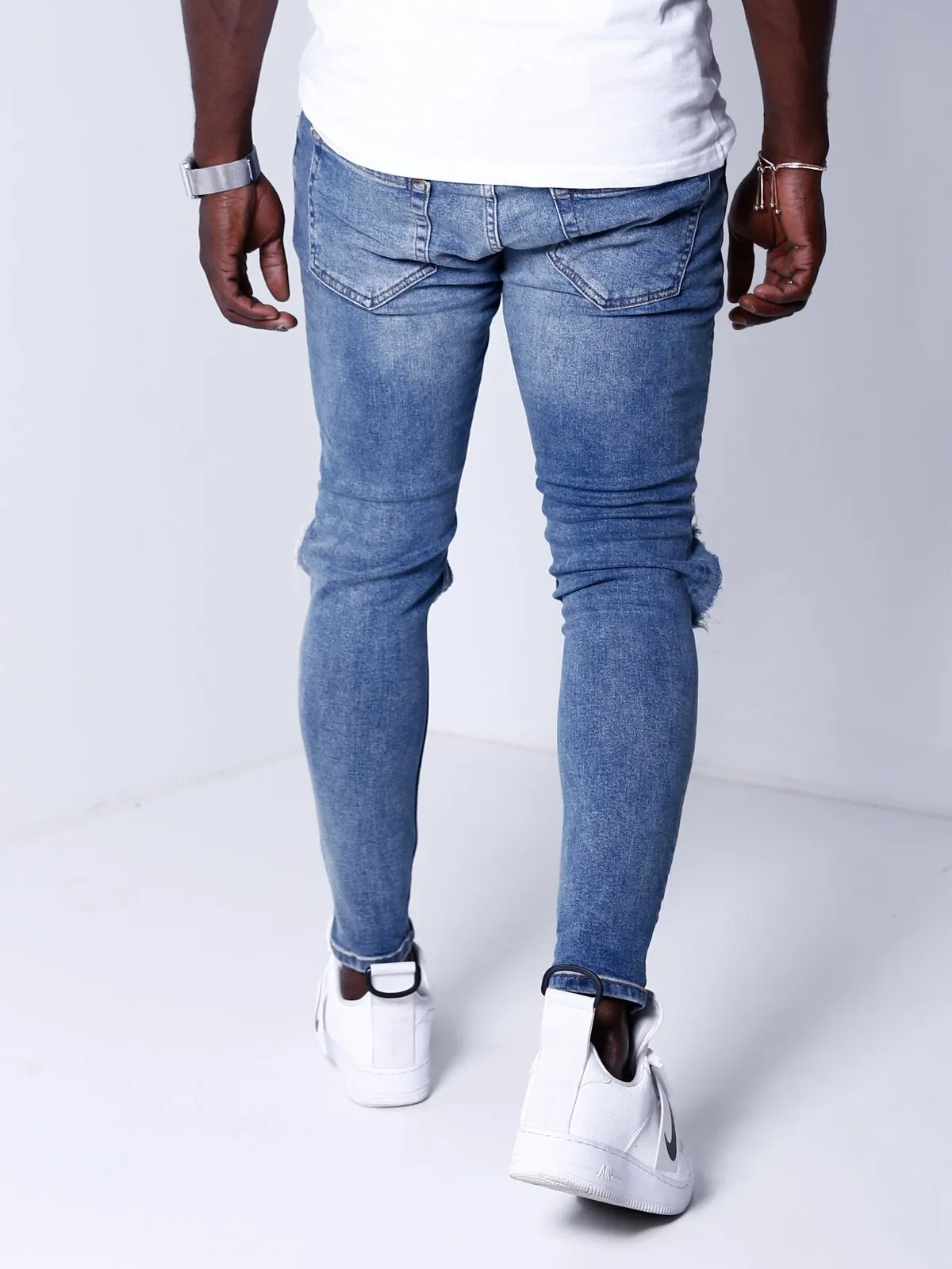 Blue Jeans Knee Out