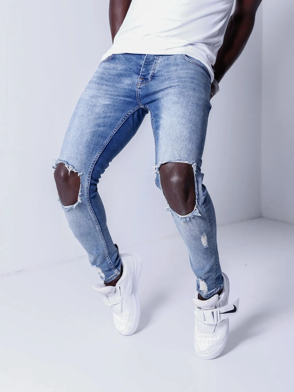 Blue Jeans Knee Out