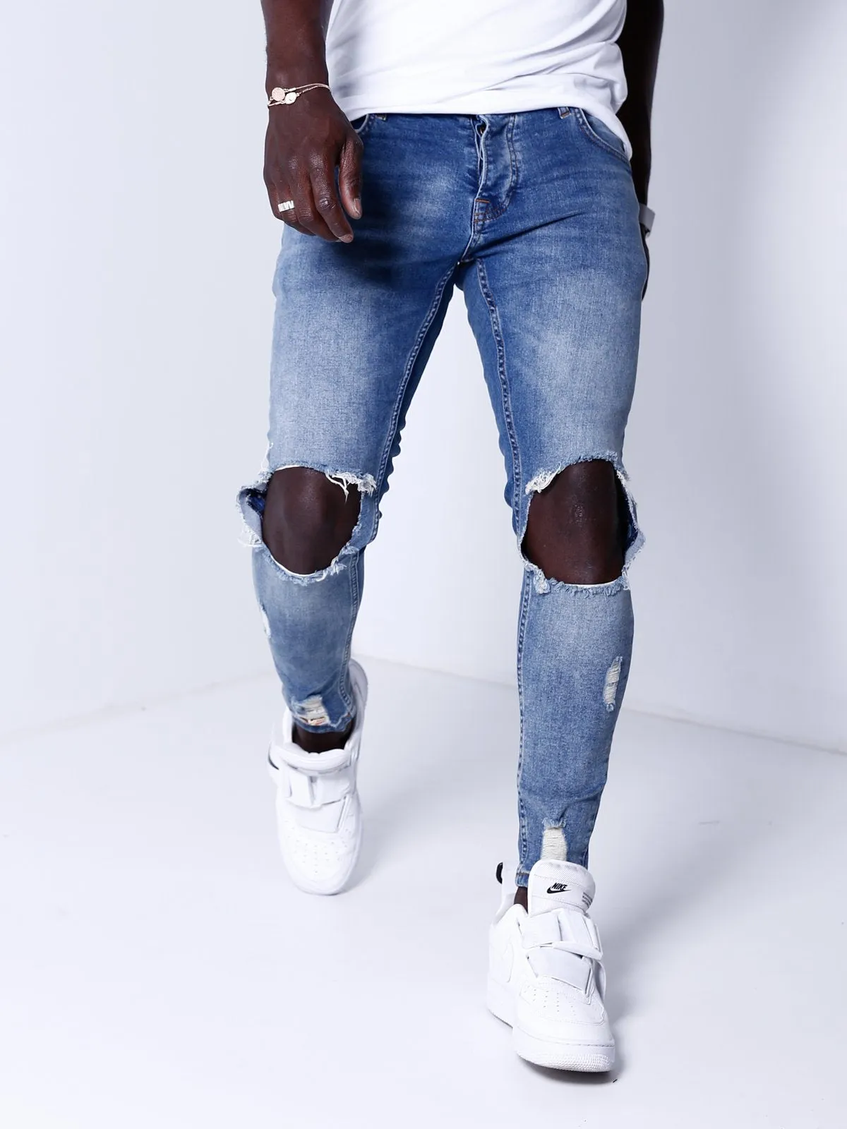 Blue Jeans Knee Out