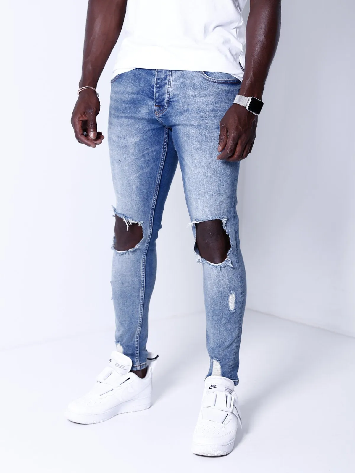 Blue Jeans Knee Out