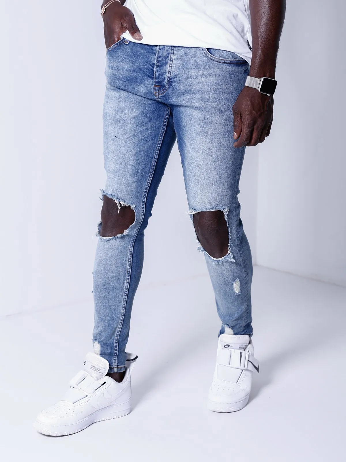 Blue Jeans Knee Out