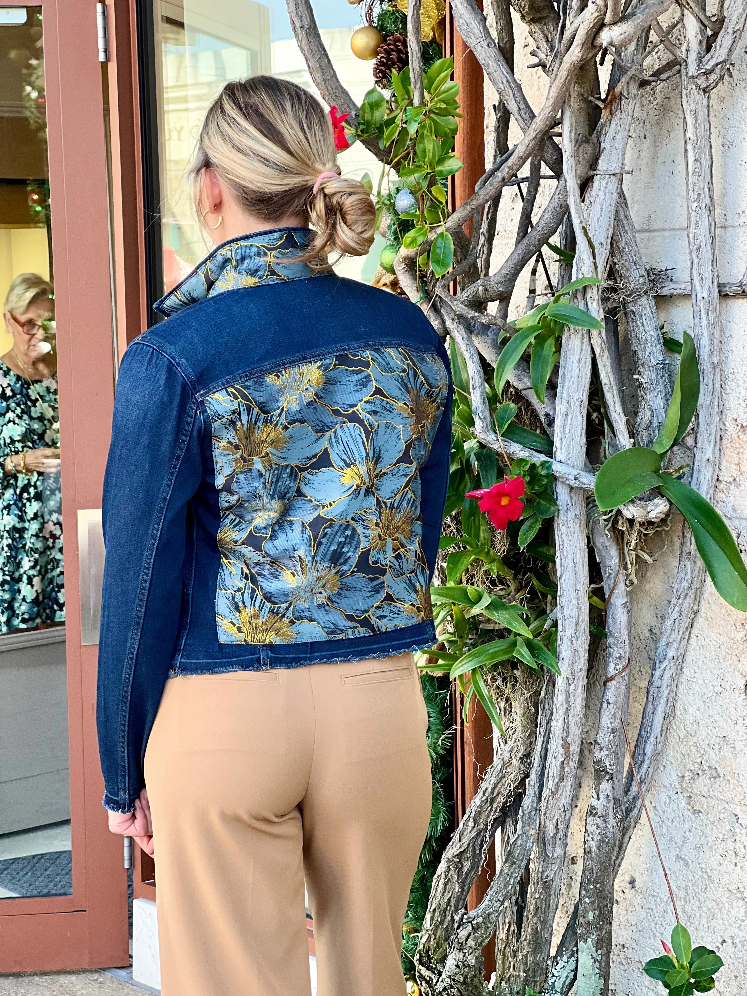 The Dark Denim Jacket / Denim Blue Flower with Gold