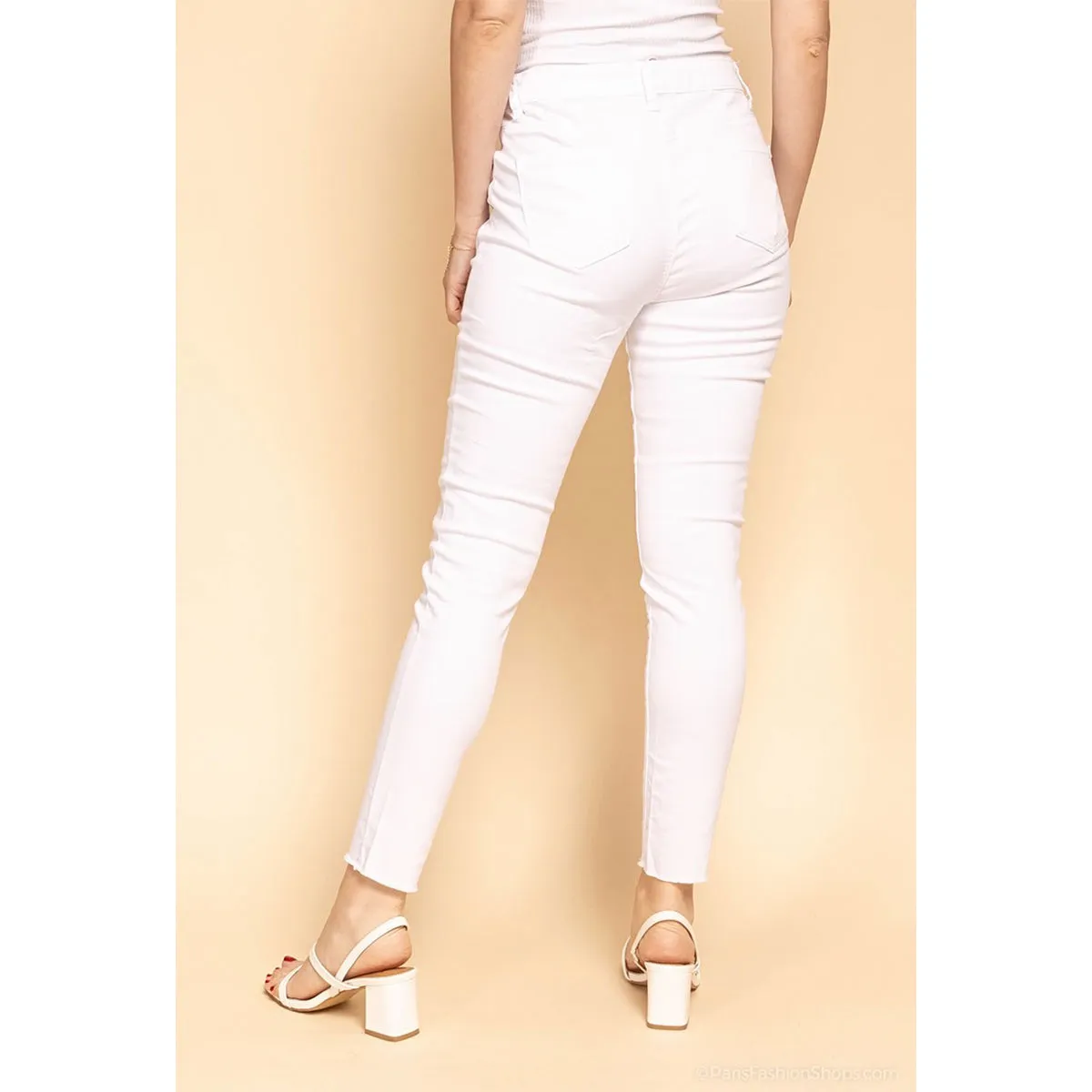 Tætsiddende hvide jeans
